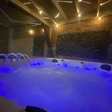 Hot Tub, Free Parking, Near Shops & Restaurants, Location 1M To City Jesmond Exterior photo