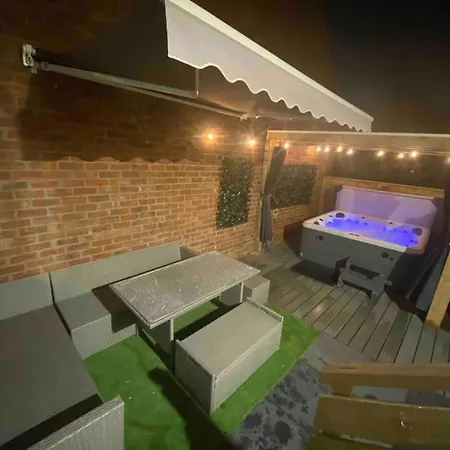 Hot Tub, Free Parking, Near Shops & Restaurants, Location 1M To City Jesmond Exterior photo
