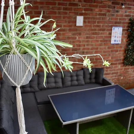 Hot Tub, Free Parking, Near Shops & Restaurants, Location 1M To City Jesmond Exterior photo