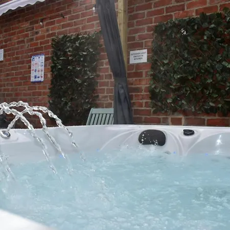 Hot Tub, Free Parking, Near Shops & Restaurants, Location 1M To City Jesmond Exterior photo