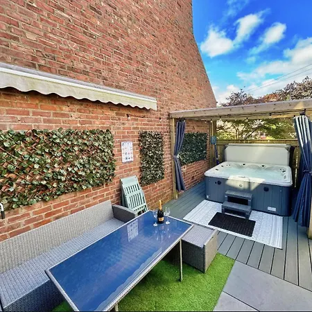 Hot Tub, Free Parking, Near Shops & Restaurants, Location 1M To City Jesmond Exterior photo