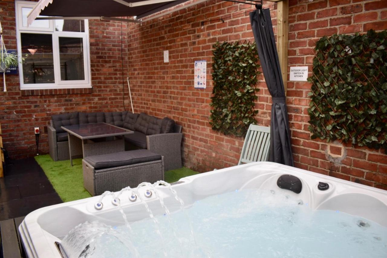 Hot Tub, Free Parking, Near Shops & Restaurants, Location 1m To Jesmond