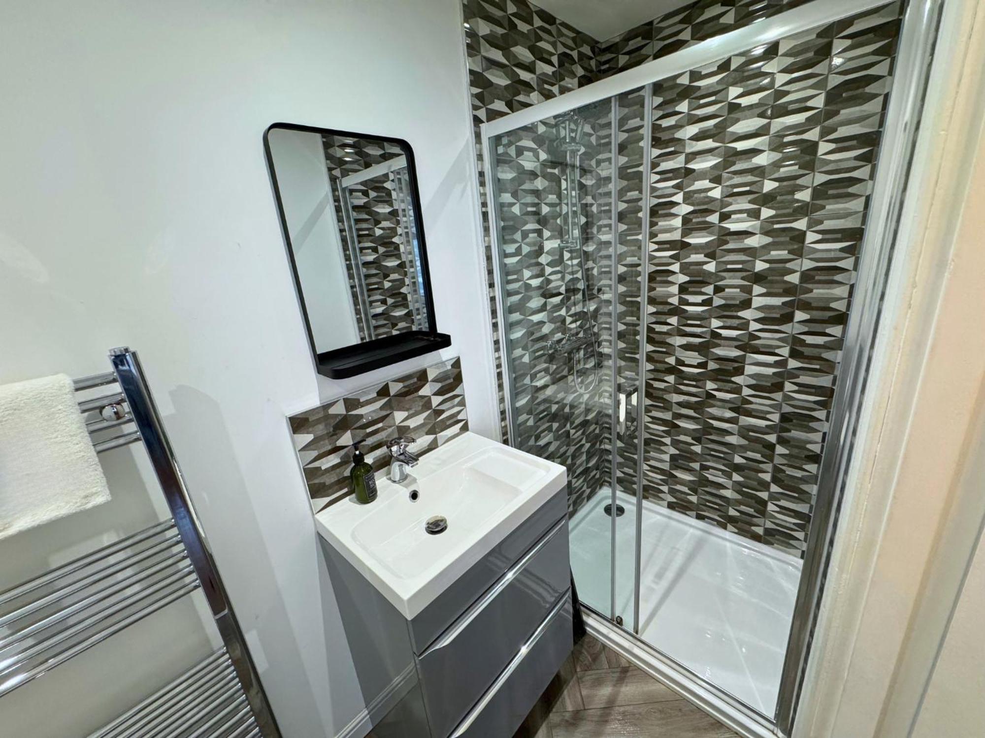 Hot Tub, Free Parking, Near Shops & Restaurants, Location 1m To Apartment Jesmond