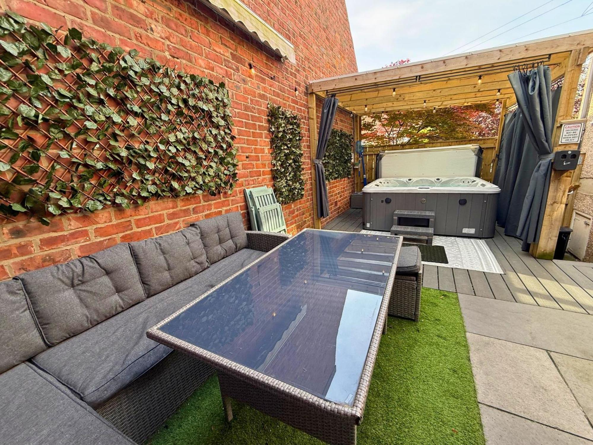 Apartment Hot Tub, Free Parking, Near Shops & Restaurants, Location 1m To Jesmond